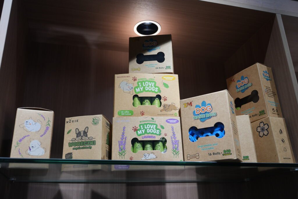 VLPETS premium paper box packaging for private label pet waste bags